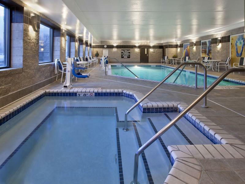 Holiday Inn Express Hotel & Suites Minneapolis - Minnetonka By Ihg מראה חיצוני תמונה