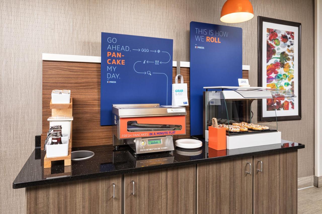Holiday Inn Express Hotel & Suites Minneapolis - Minnetonka By Ihg מראה חיצוני תמונה